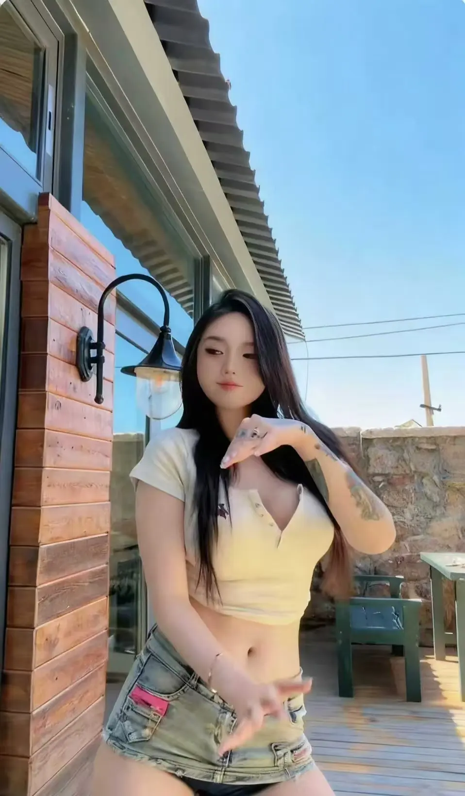《Meena 成美男》高清全集资源免费在线看-中文版无删减无广告-网盘存储便捷备份-一次看遍Meena 成美男