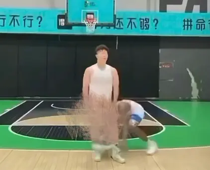 《牛教练的裤子》全集高清播放 - 牛教练赛前放狠话结果裤子先投降 - 《牛教练的裤子》无广告免费在线观看