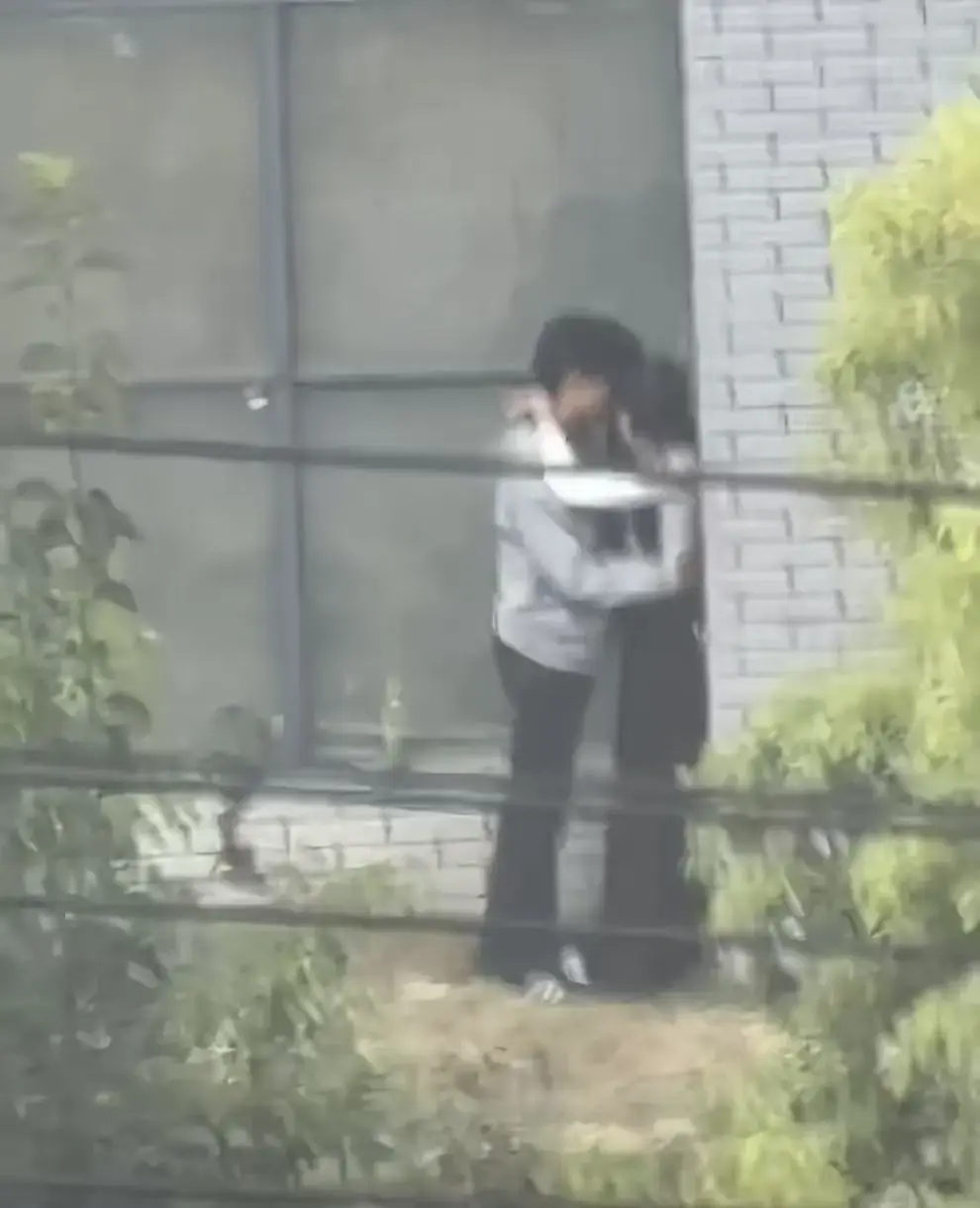 《蚌埠职教园情侣野外视频》资源下载-完整版高清画面免费看-蚌埠职教园情侣野外视频事件后续